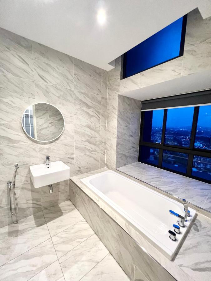 Imperio Residences Private Bathtub Or Jacuzzi By Nestcove Malacca Exterior foto