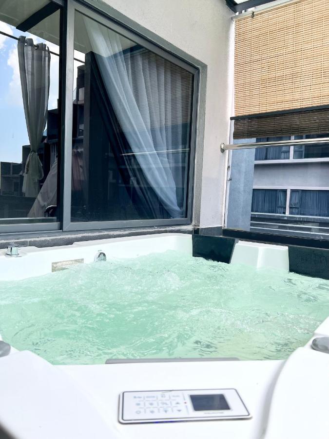 Imperio Residences Private Bathtub Or Jacuzzi By Nestcove Malacca Exterior foto